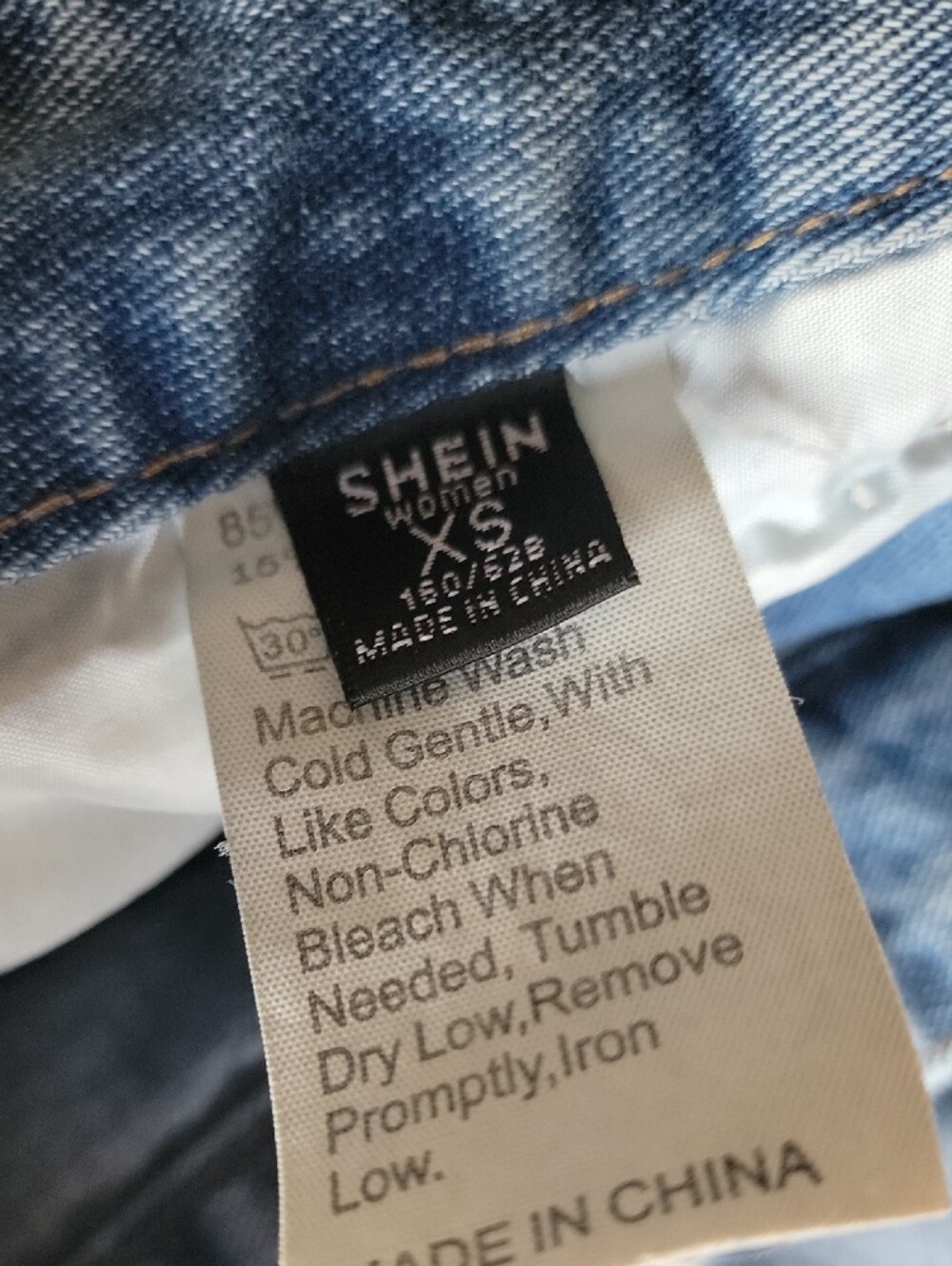 π High Rise Rolled Hem Jean Shorts Light Blue Size XS - Picture 3 of 3